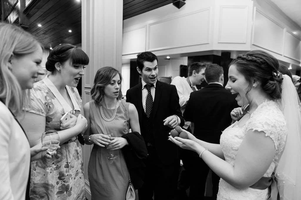 amazing-close-up-wedding-magician-1024-grey-r uk close up magician performing
