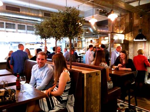 baresca-tapas-restaurant-nottingham people enjoying a meal at baresca tapas, a spanish restaurant in nottingham